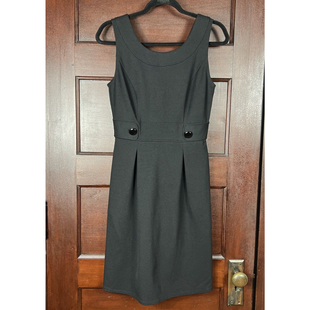 White House Black Market Women's Size 0 Black Scoop Neck V-Back Zip Sheath Dress